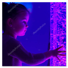 Beruhigender Raum mit sanfter Beleuchtung